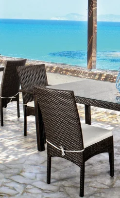 Tavolo per l'esterno Delta 80 cm con 4 poltroncine antalys a marchio Emu a prezzo ribassato