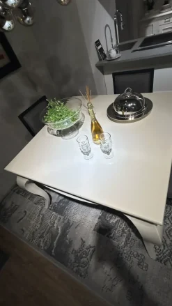 Tavolo quadrato in legno Tavolo quadrato laccato di Dialma brown in Offerta Outlet