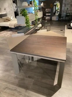 Tavolo quadrato Loto Lago scontato del 40%