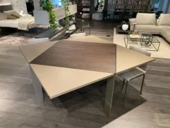 Tavolo quadrato Loto Lago scontato del 40%