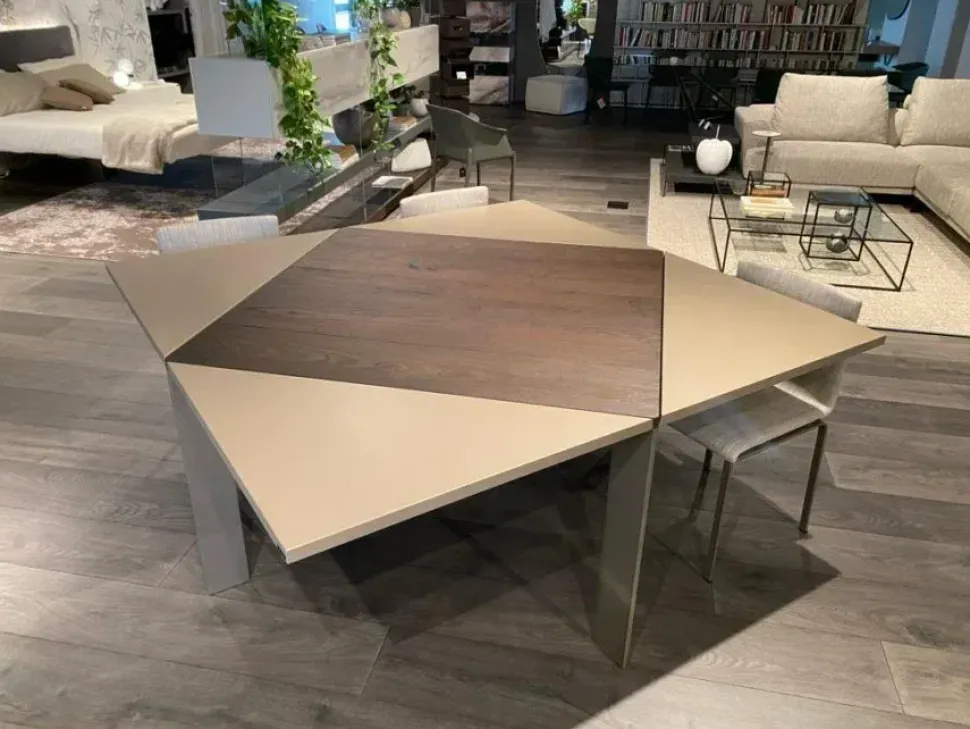 Tavolo quadrato Loto Lago scontato del 40%