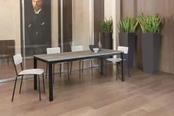 Tavolo rettangolare a quattro gambe Eos Ingenia scontato