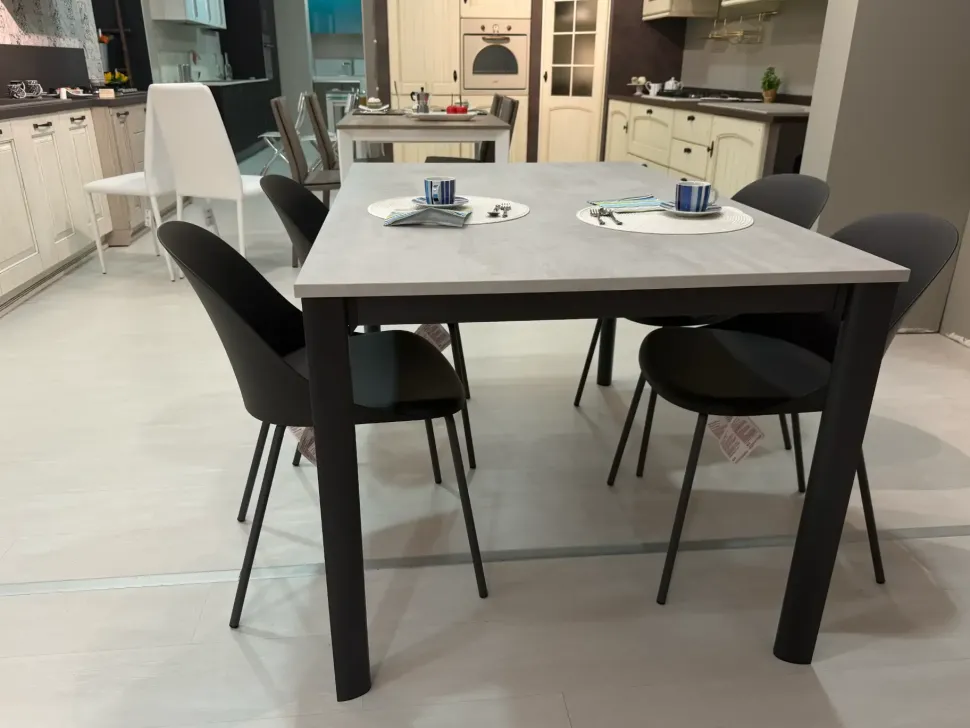 Tavolo rettangolare Aron La primavera scontato del 30%