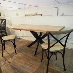 Tavolo rettangolare con basamento centrale Tavolo design indsutrial live edge in legno e matallo Outlet etnico scontato