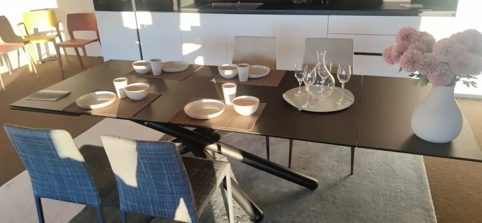 Tavolo rettangolare Duel di Connubia a prezzo riservato