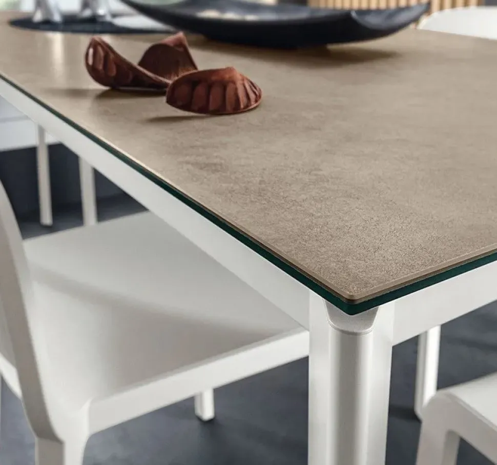 Tavolo rettangolare in ceramica Mario * di La primavera in Offerta Outlet