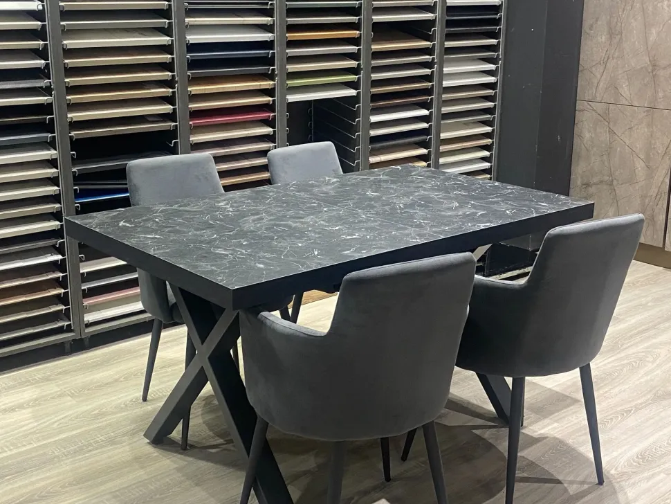 Tavolo rettangolare in laminato Pablo di Artigianale in Offerta Outlet