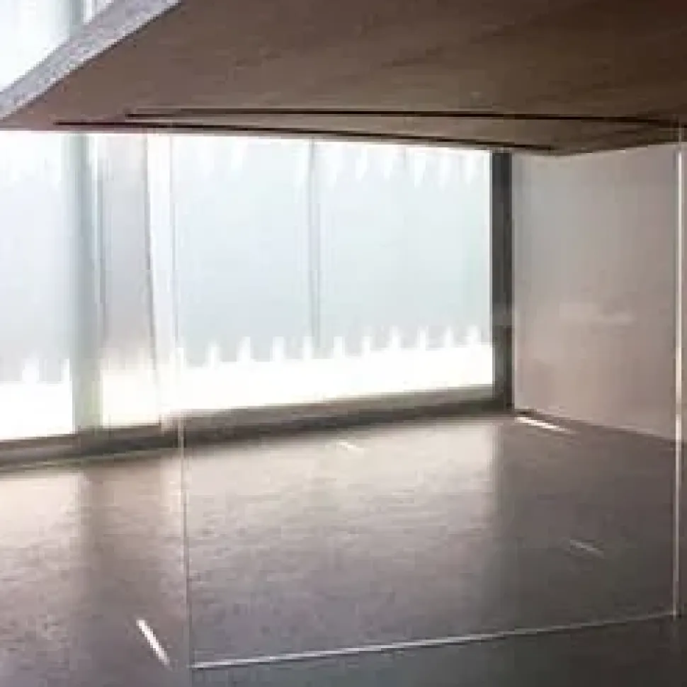 Tavolo rettangolare in vetro, gambe diverse misure. Md work a prezzo scontato!