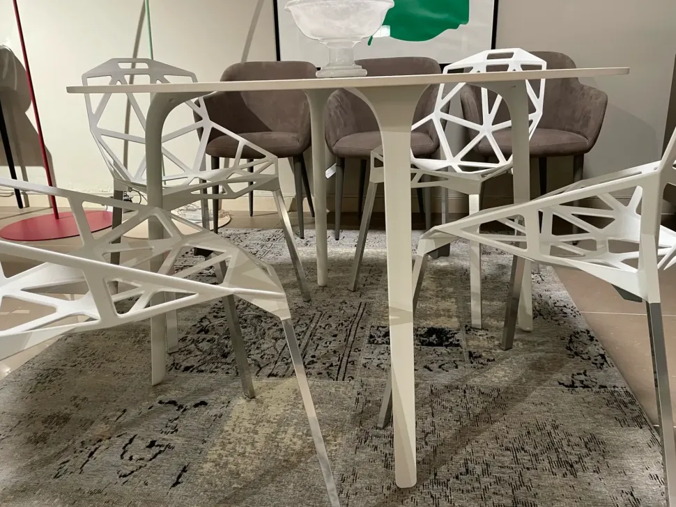 Tavolo rotondo in laccato First di Magis in Offerta Outlet