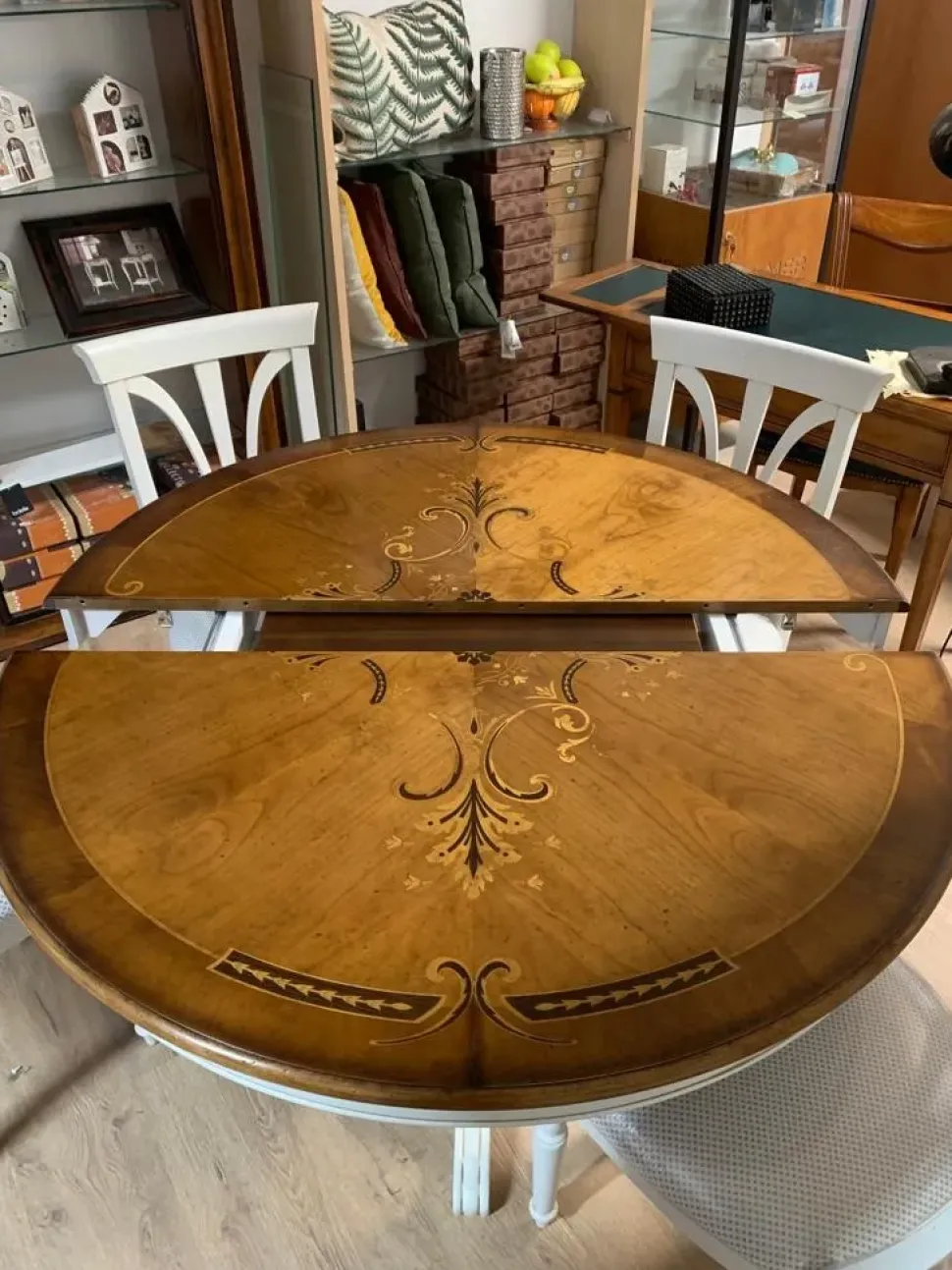 Tavolo rotondo in legno artigianale Giglio, prezzo scontato.