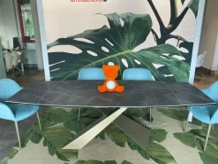 Tavolo sagomato City Di lazzaro scontato del 40%