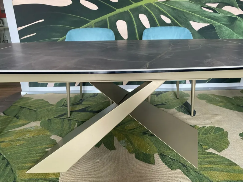 Tavolo sagomato City Di lazzaro scontato del 40%