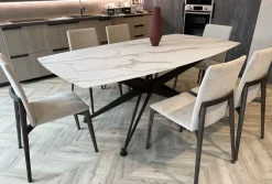 Tavolo sagomato in altri materiali Halley di Tomasella in Offerta Outlet