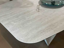 Tavolo sagomato Skorpio Cattelan italia scontato del 20%