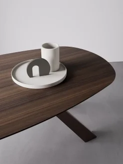 Tavolo Spider. Design moderno ed elegante.