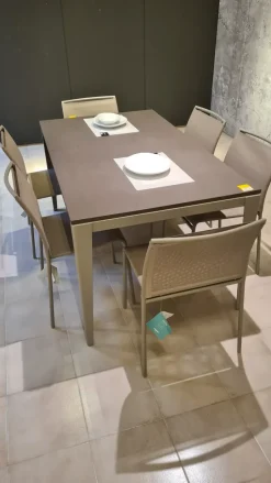 Tavolo Tavolo + sedie  Ingenia in OFFERTA OUTLET -37%