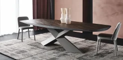 Tavolo Tyron Wood di Cattelan Italia in legno fisso.