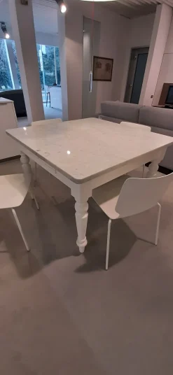 Tavolo Vernazza Schiffini in marmo Fisso