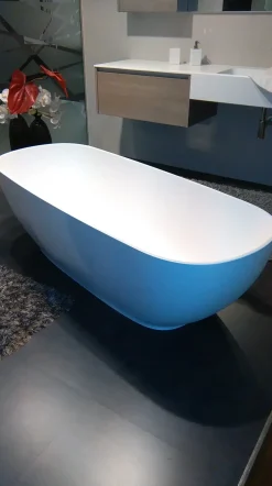 Vasca da bagno in Resina modello Betty next bianco opaco Mastella a prezzo scontato