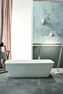 Vasca da bagno in Resina modello Mendi next lucida Mastella a prezzo scontato