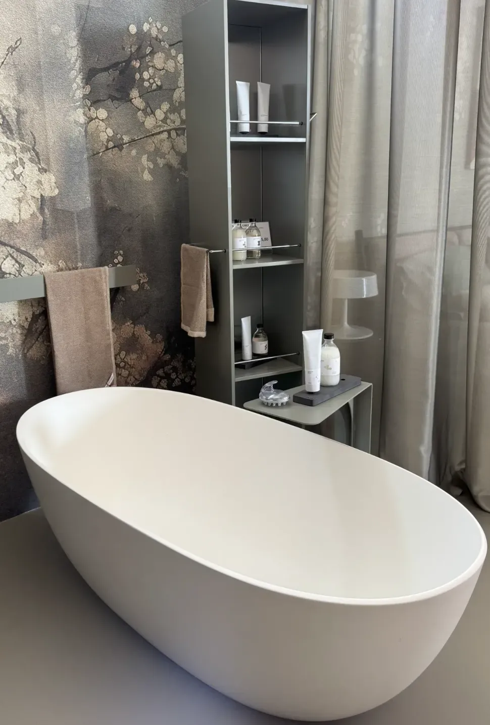 Vasca da bagno modello Mini ray Edone in Corian SCONTATA