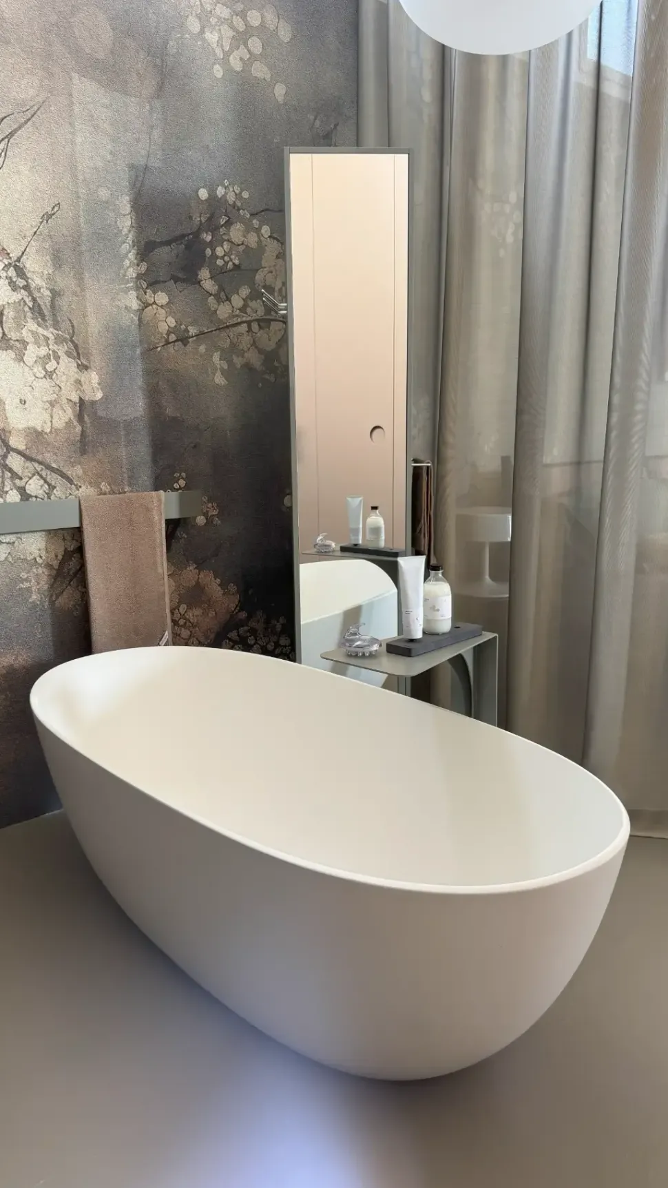 Vasca da bagno modello Mini ray Edone in Corian SCONTATA