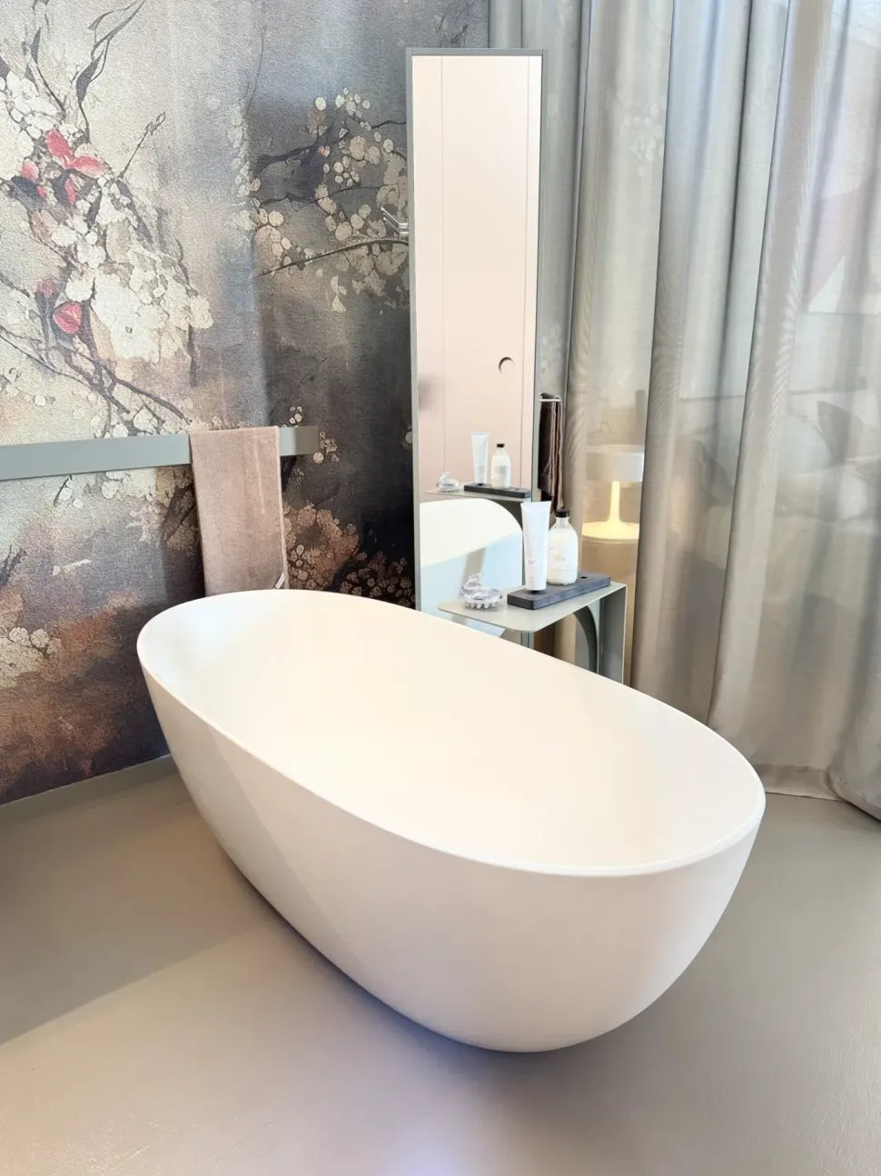 Vasca da bagno modello Mini ray Edone in Corian SCONTATA