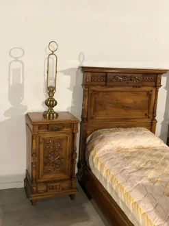 Vendiamo il comodino modello Ottocento di Lando a prezzi vantaggiosi!