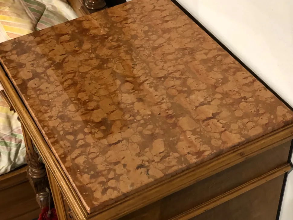 Vendiamo il comodino modello Ottocento di Lando a prezzi vantaggiosi!