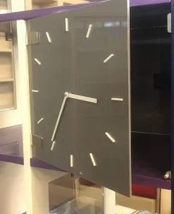 Vendita di arredi di grandi marchi in stile design a prezzi vantaggiosi.