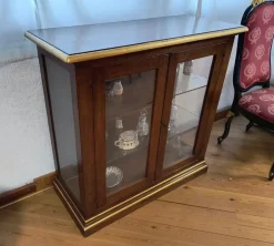 Vetrinetta Vetrina noce i solisti  stile classica Vetrina noce i solisti  di Mobilificio bellutti in Offerta Outlet